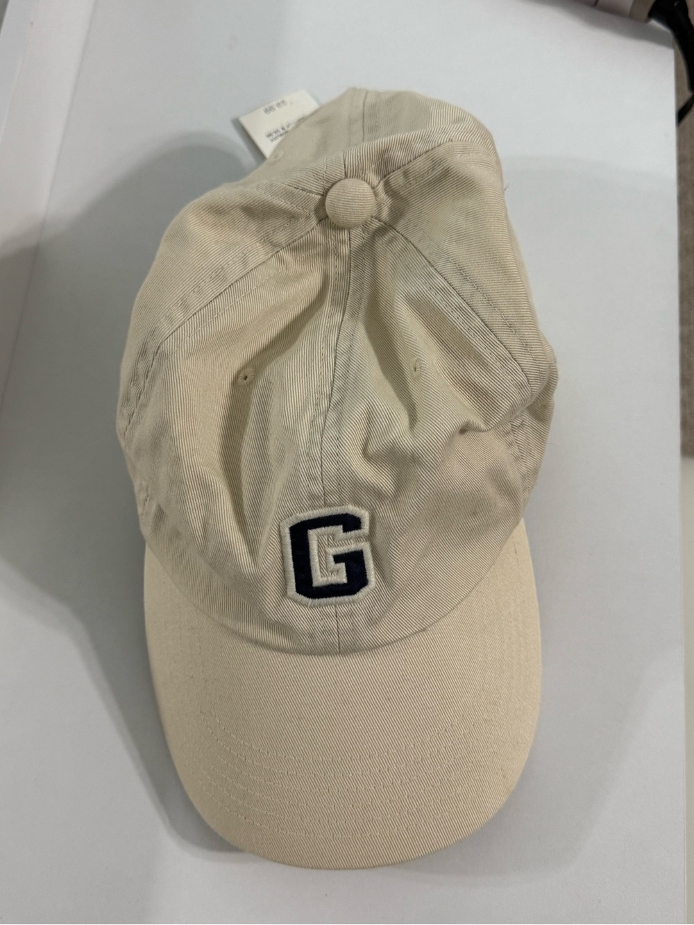 GAP Cream Baseball Cap with Navy 'G' Emblem